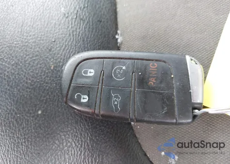 2018 Jeep Compass Latitude 4X4 z USA, uszkodzony, nr VIN 3C4NJDBB8JT362011